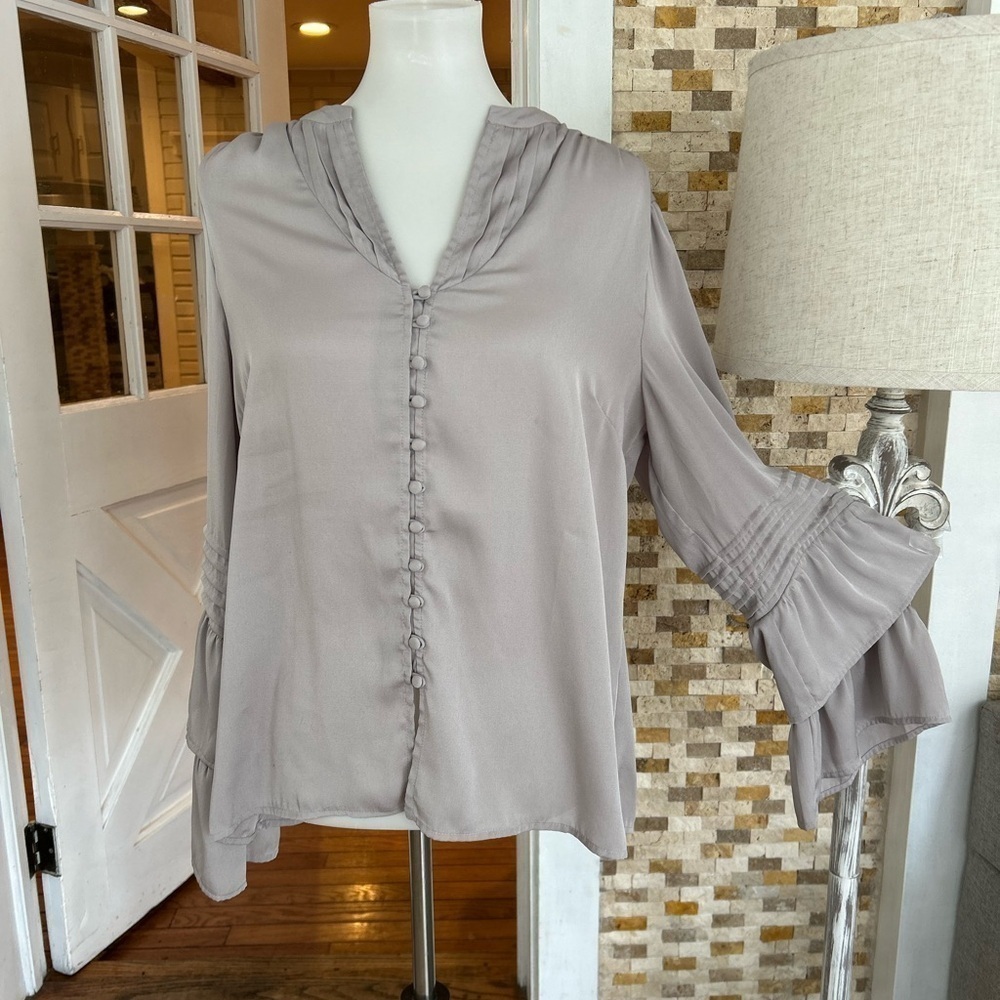 Soft surrounding ruffle sleeve button down blouse - Picture 3 of 7